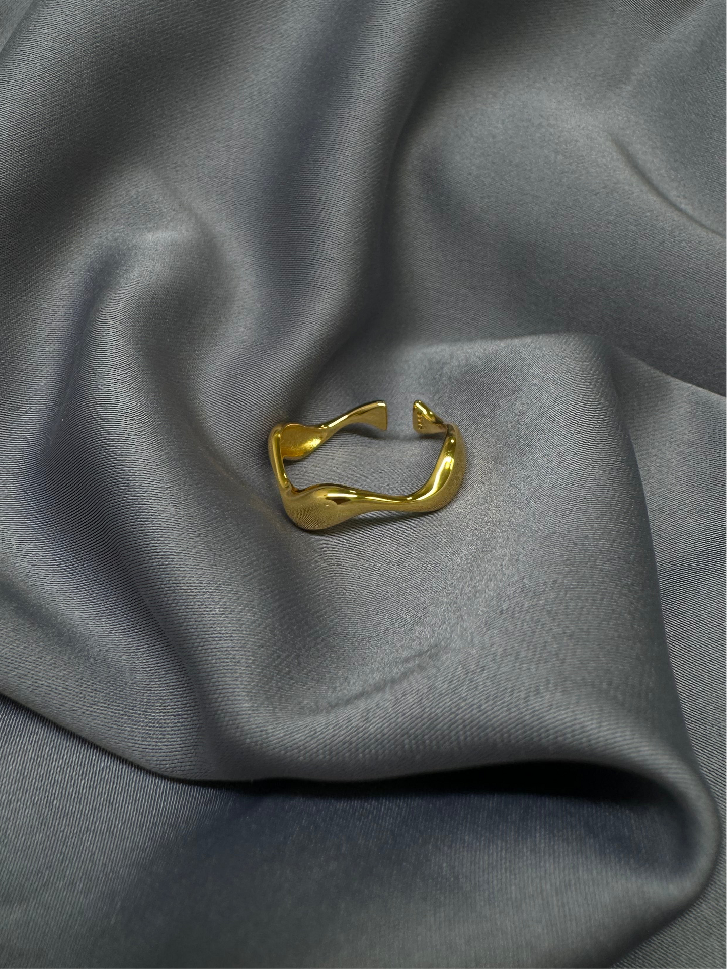 Wave gold ring